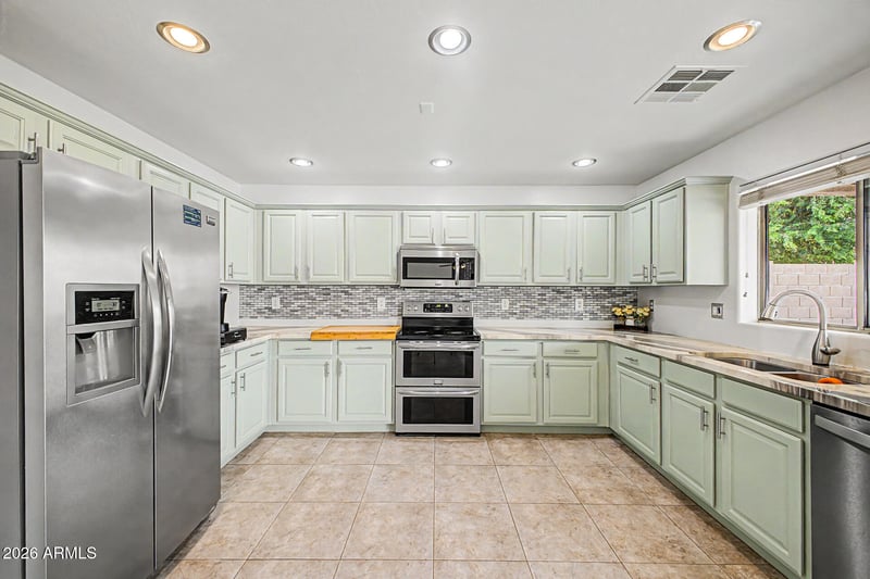 17198 Ashley Dr, Goodyear, AZ 85338