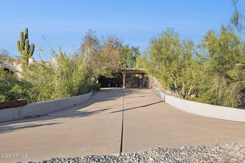 1720 E Pleasant Dr, Phoenix, AZ 85020