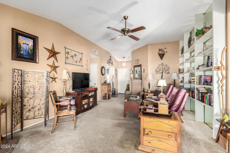 1720 E Vineyard Rd, Phoenix, AZ 85042