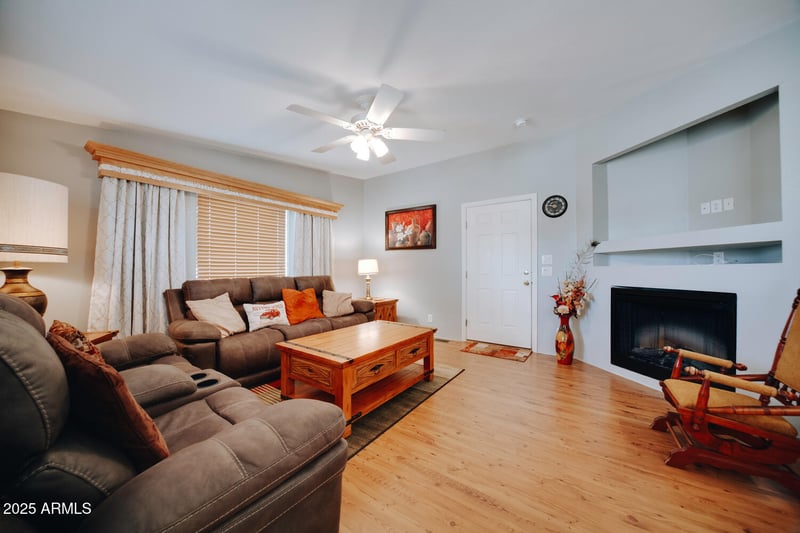 17200 Bell Rd #1048, Surprise, AZ 85374
