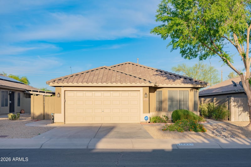 17225 51st Dr, Glendale, AZ 85308