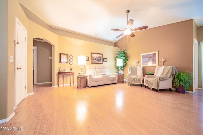 17225 51st Dr, Glendale, AZ 85308