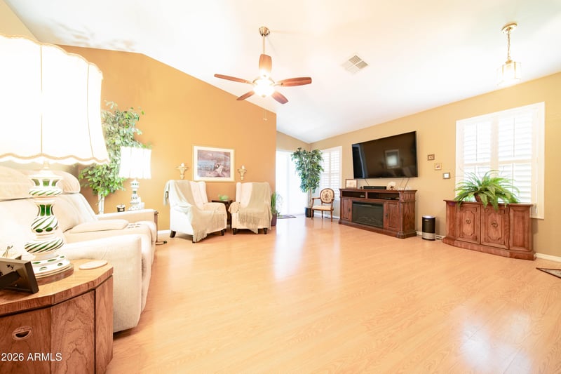 17225 51st Dr, Glendale, AZ 85308