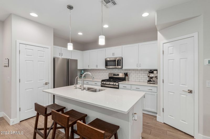 1723 S 83rd Way, Mesa, AZ 85209