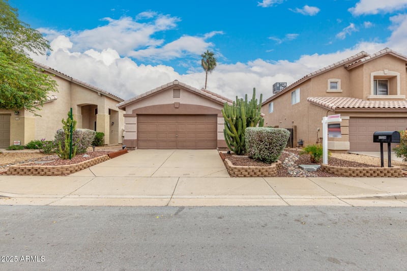 17239 42nd St, Phoenix, AZ 85032