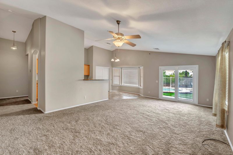 1724 E Francisco Dr, Phoenix, AZ 85042