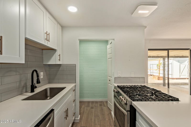 1724 Voltaire Ave, Phoenix, AZ 85029