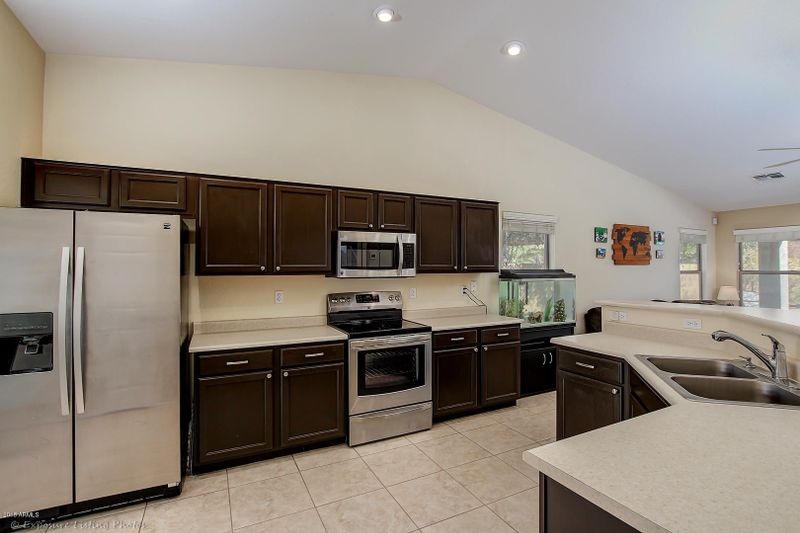 1725 E Beverly Rd, Phoenix, AZ 85042