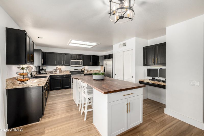1725 E Quail Ave, Phoenix, AZ 85024