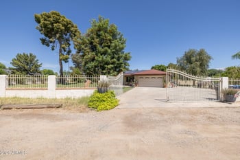 1725 Lindsay Rd, Mesa, AZ 85213