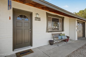 1725 Pepper Pl, Mesa, AZ 85201