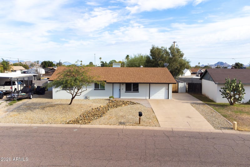 1725 Oraibi Dr, Phoenix, AZ 85027