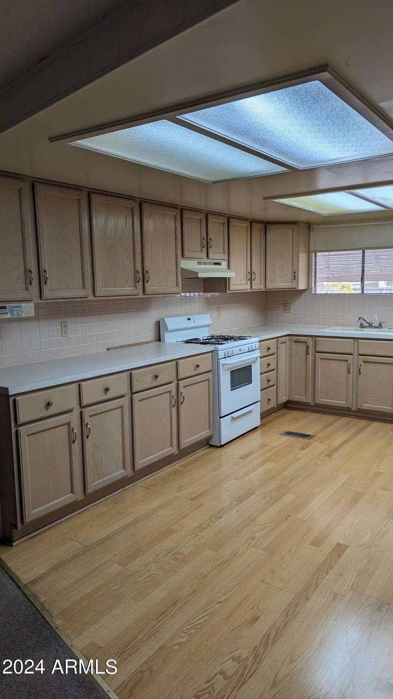 17255 N 66th Dr, Glendale, AZ 85308