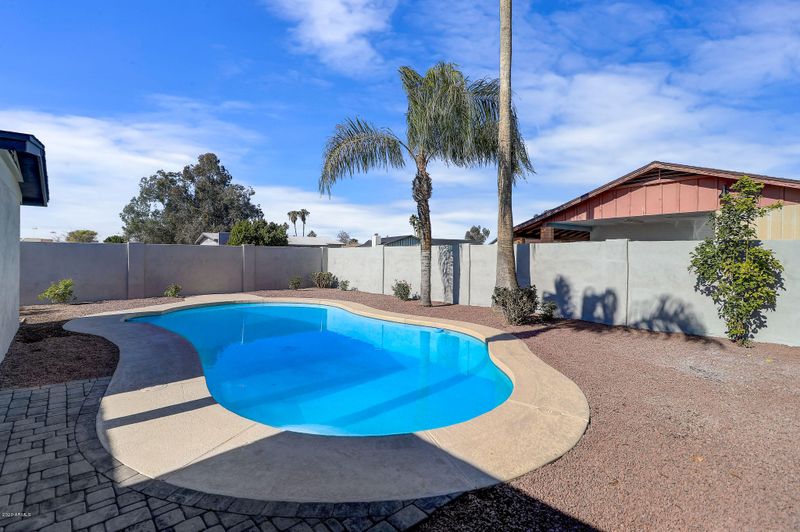 1726 W Behrend Dr, Phoenix, AZ 85027