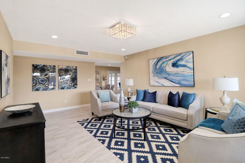 1726 W Behrend Dr, Phoenix, AZ 85027