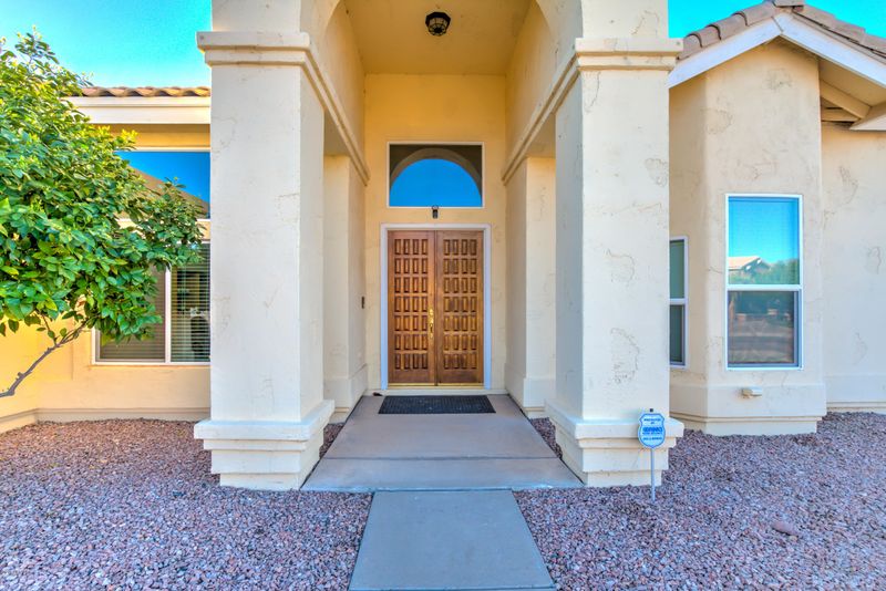 1727 E South Fork Dr, Phoenix, AZ 85048
