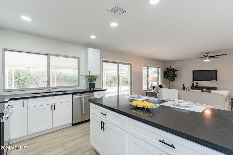 1728 La Jolla Dr, Tempe, AZ 85282