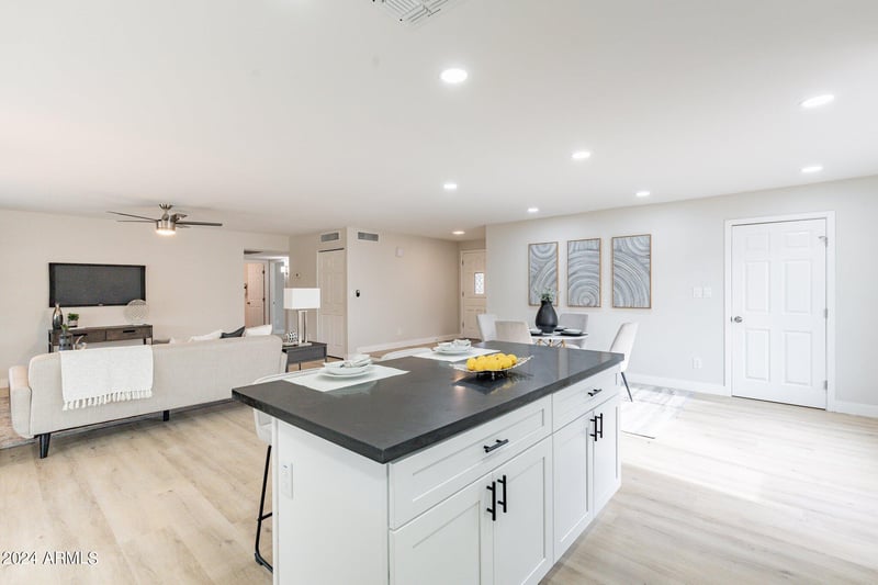 1728 La Jolla Dr, Tempe, AZ 85282