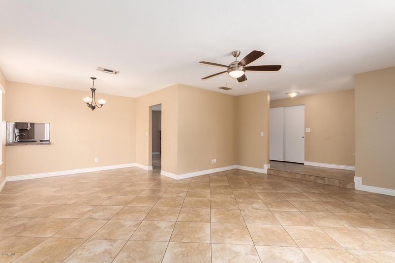 1729 E Apollo Rd, Phoenix, AZ 85042