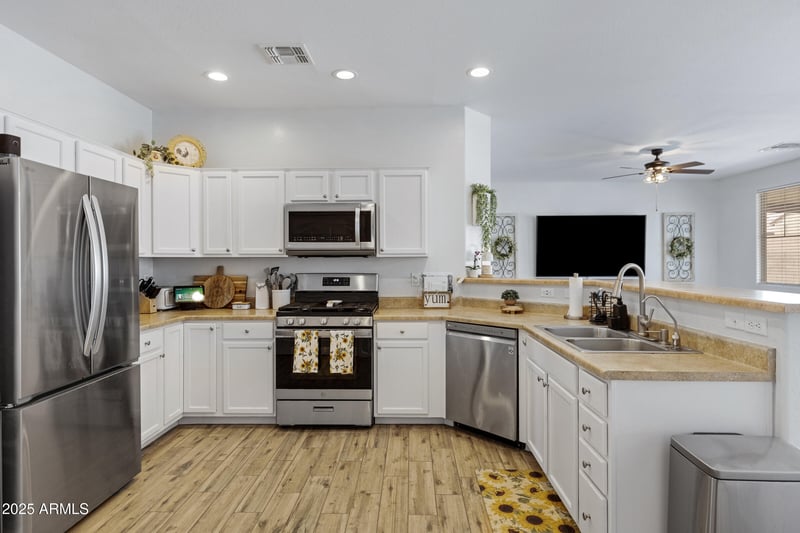 17292 Pinnacle Vista Dr, Surprise, AZ 85387