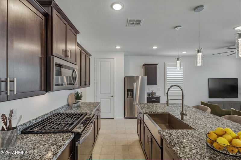 17302 Running Deer Trl, Surprise, AZ 85387