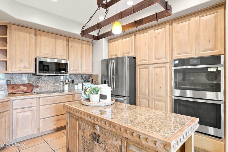 1732 E Gelding Dr, Phoenix, AZ 85022