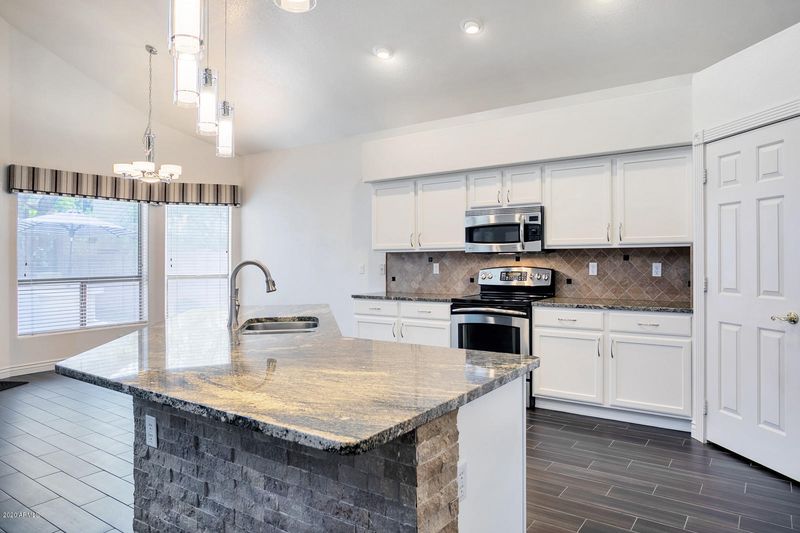 1733 E Rose Garden Ln, Phoenix, AZ 85024