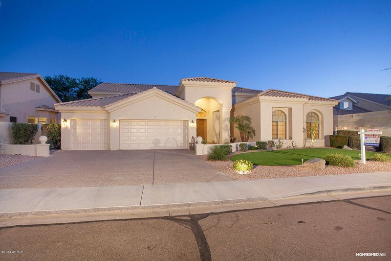 1733 E South Fork Dr, Phoenix, AZ 85048