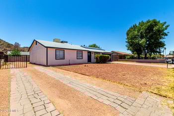 1733 Surrey Ave, Phoenix, AZ 85029