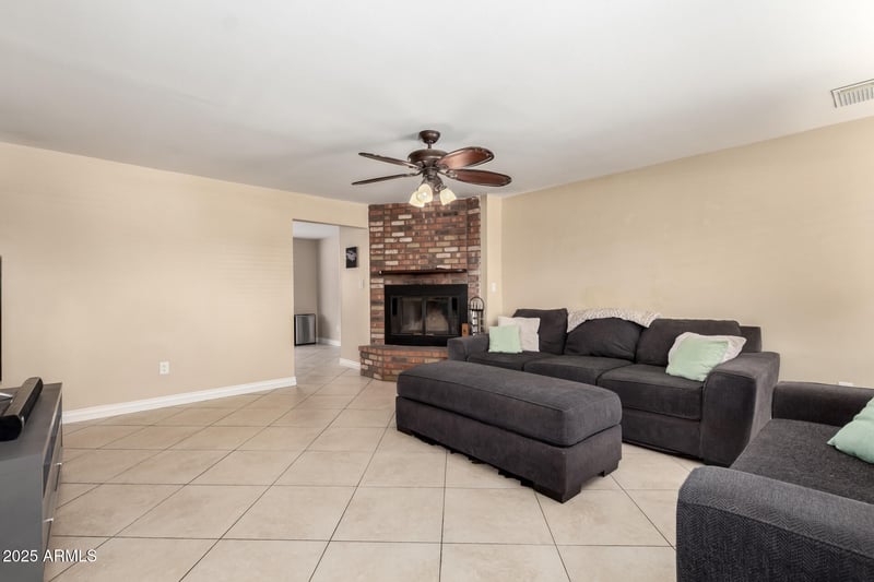 1733 Surrey Ave, Phoenix, AZ 85029