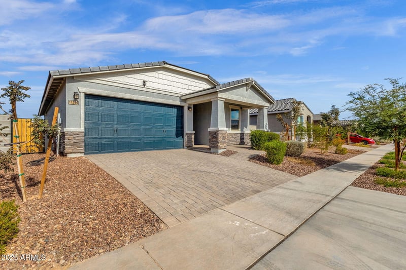 17334 Running Deer Trl, Surprise, AZ 85387