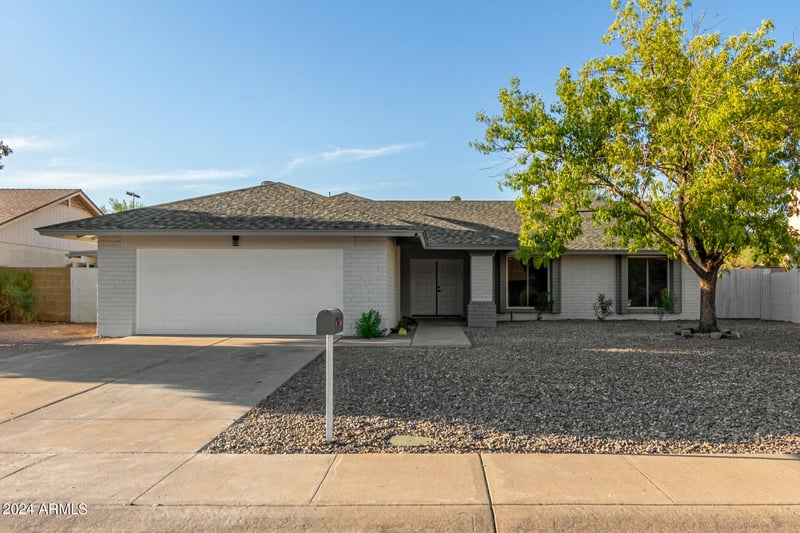 1734 Banff Ln, Phoenix, AZ 85023