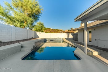 1734 Banff Ln, Phoenix, AZ 85023