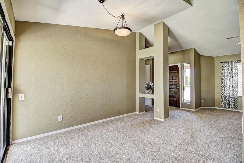 1734 N Pennington Dr, Chandler, AZ 85224