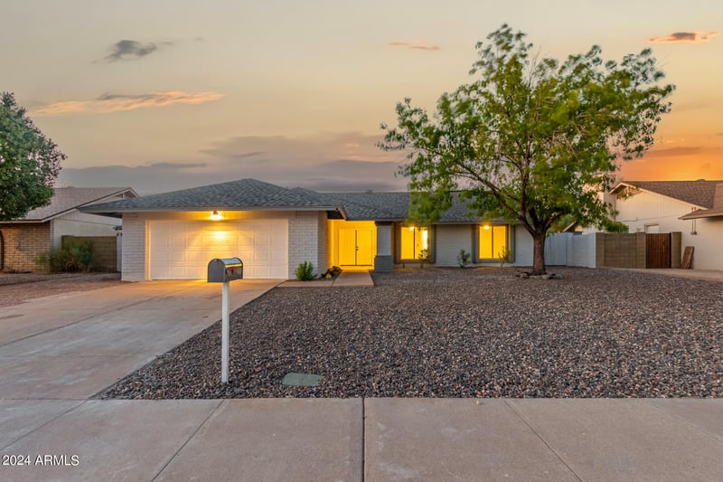 1734 Banff Ln, Phoenix, AZ 85023
