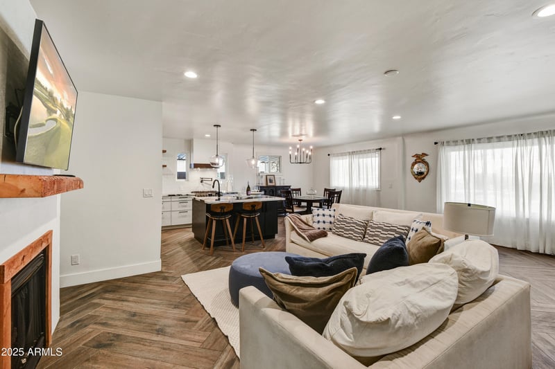 1735 Mitchell Dr, Phoenix, AZ 85015