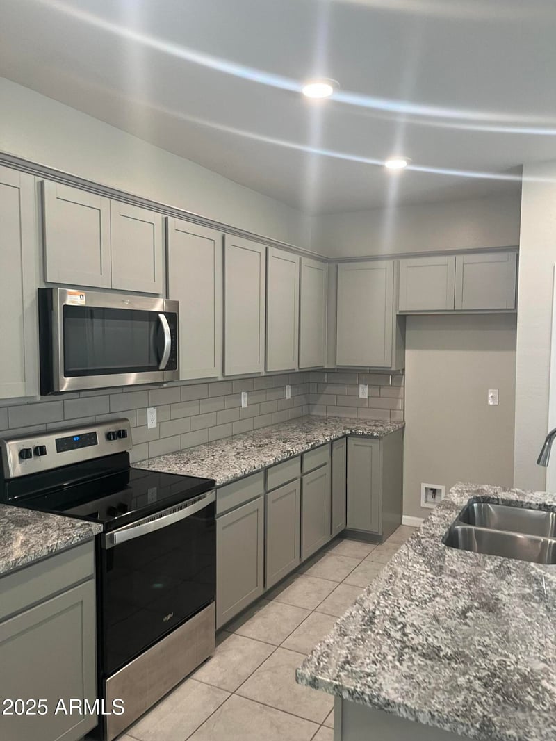 17353 Via De Luna Dr, Surprise, AZ 85387