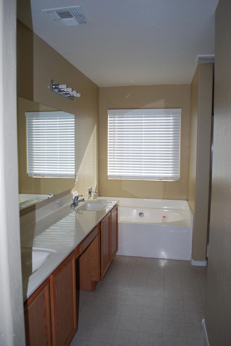 1736 W Saint Catherine Ave, Phoenix, AZ 85041