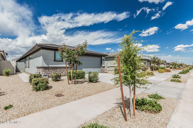 17376 Via De Luna Dr, Surprise, AZ 85387