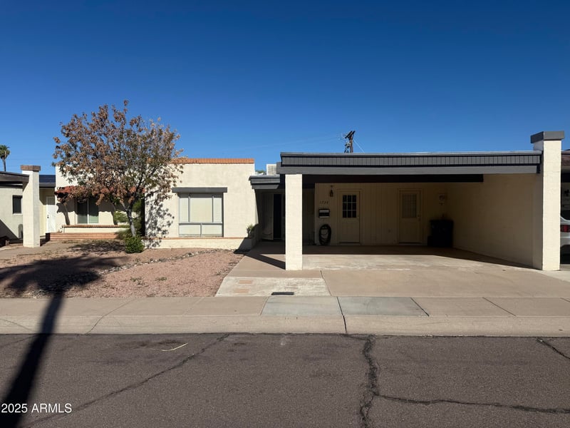 1738 Gaylon Dr, Tempe, AZ 85282