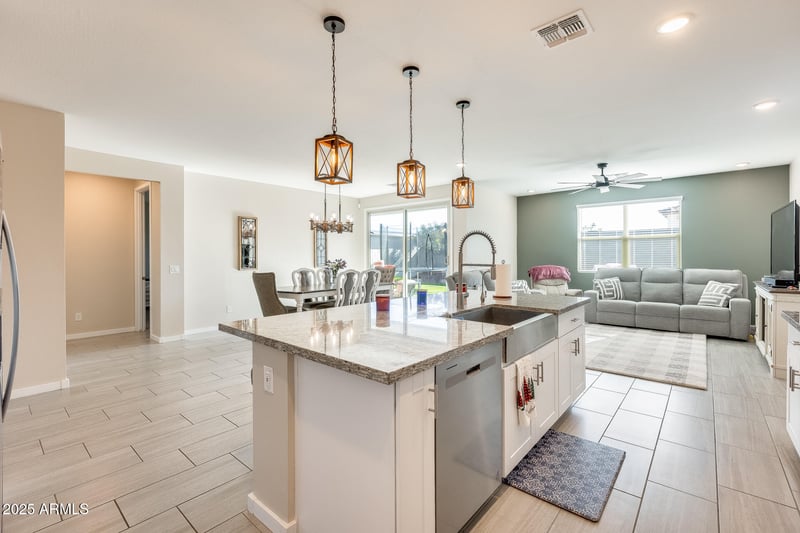 17381 Running Deer Trl, Surprise, AZ 85387