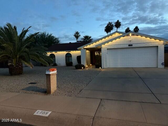 1739 Banff Ln, Phoenix, AZ 85023