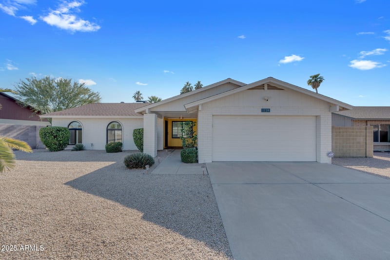 1739 Banff Ln, Phoenix, AZ 85023