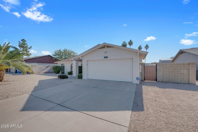 1739 Banff Ln, Phoenix, AZ 85023