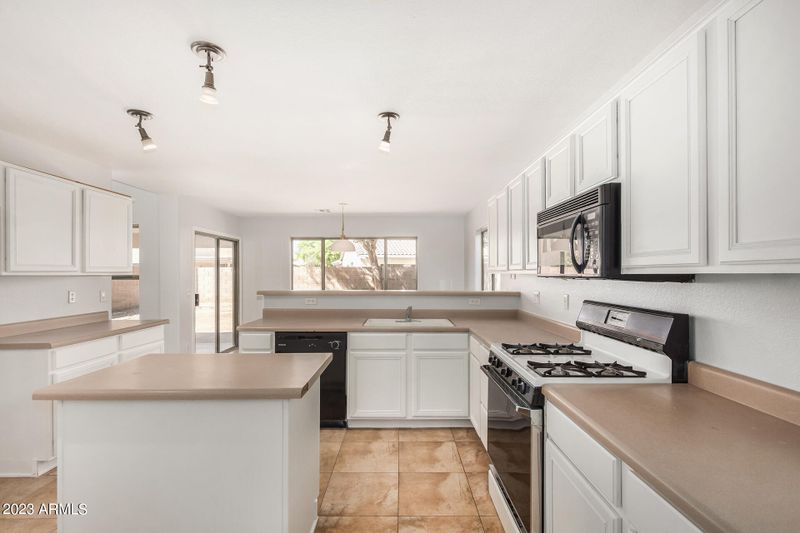 1740 E Tremaine Ave, Gilbert, AZ 85234
