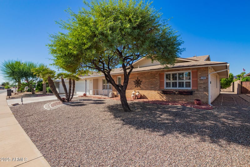17402 Lindgren Ave, Sun City, AZ 85373