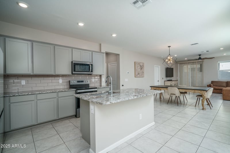17414 Via De Luna Dr, Surprise, AZ 85387