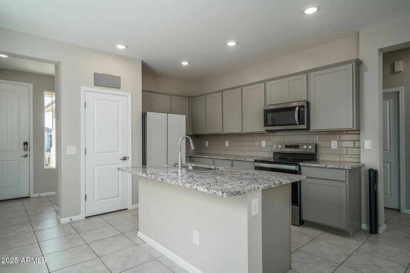 17414 Via De Luna Dr, Surprise, AZ 85387