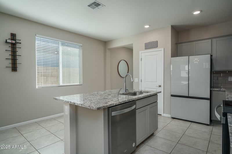 17414 Via De Luna Dr, Surprise, AZ 85387