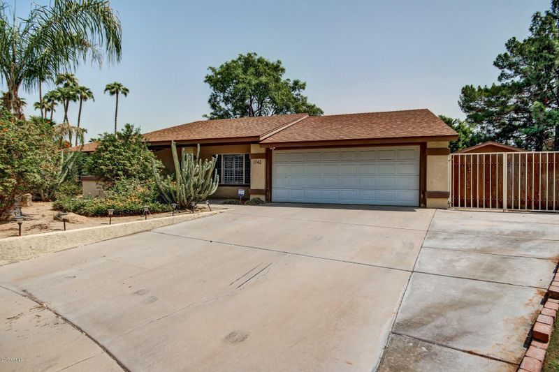 1742 W Echo Ln, Phoenix, AZ 85021